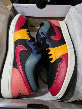 Jordan 1 Colorblock Low-Top Sneakers -Black/fire Red/taxi Size 10.5m.